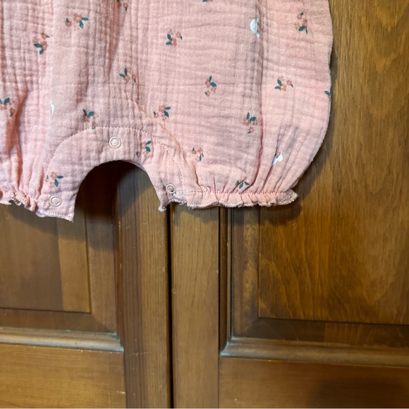 Disney Baby peach one piece romper - 12 months - Picture 5 of 10